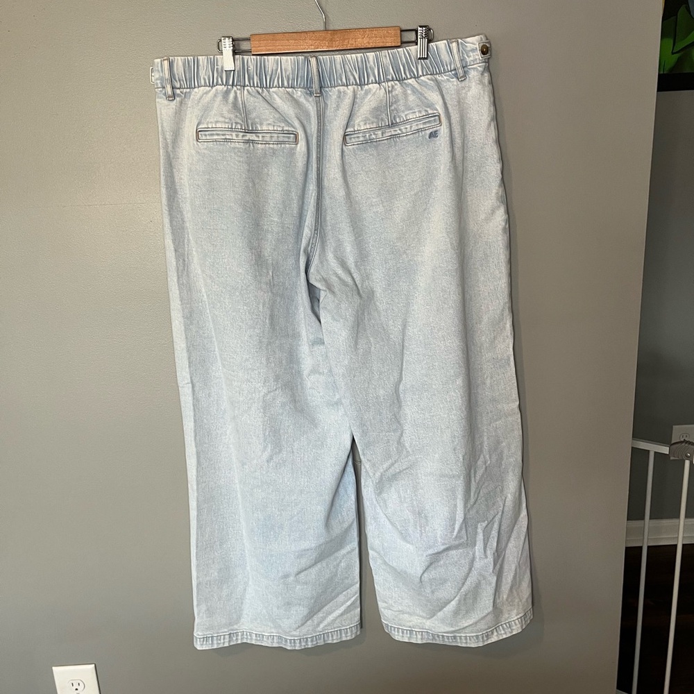 American Eagle Outfitters Light Blue Wide Leg Jeans - Picture 5 of 13